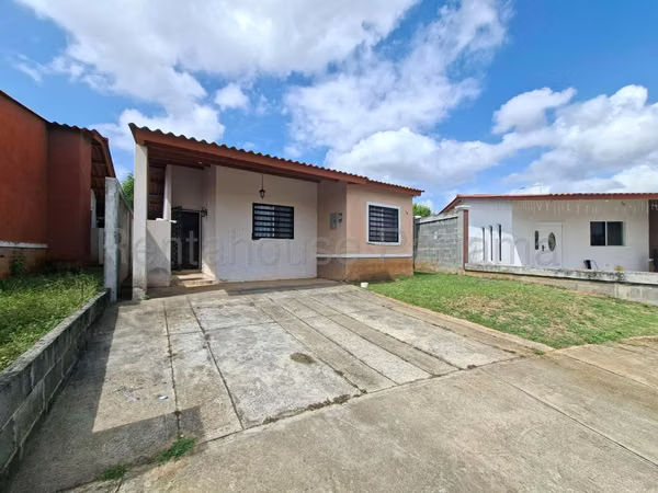 Casa En Alquiler En Arboledas La Chorrera ABS