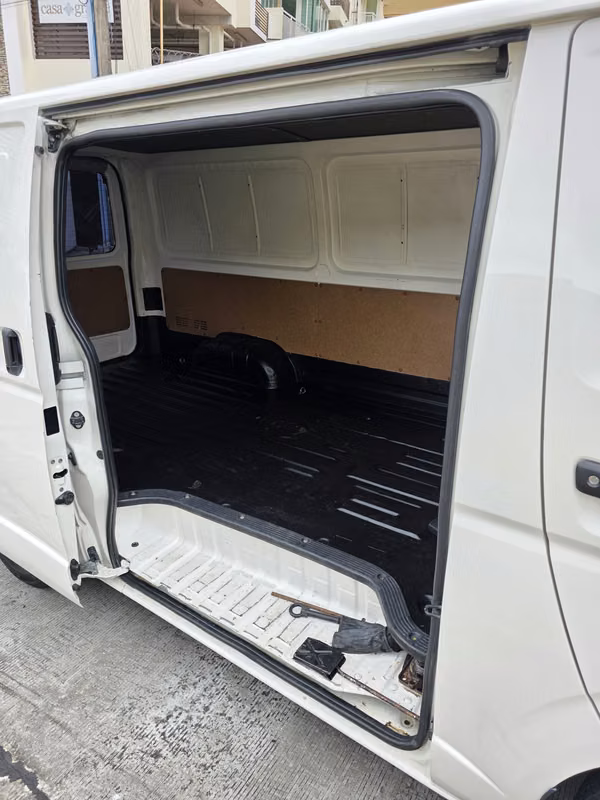 Toyota Hiace PANEL 2024 Manual Diesel en EXCELENTES CONDICIONES POCO USO 81,000 Kilometros Precio 25,999 NEGOCIABLE