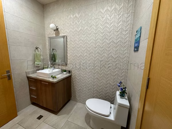 Apartment for Sale in Colon
