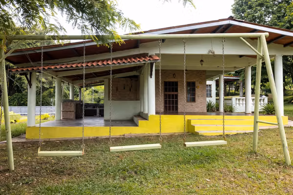 Beautiful Country Home in Santa Rosa, Capira Your peaceful retreat surrounded by nature.