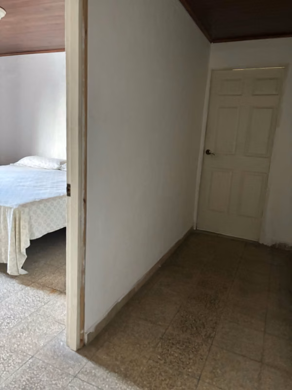 ¡OPORTUNIDAD ÚNICA! CASA REMODELADA EN ALTOS DEL CRISOL (CAMRO)