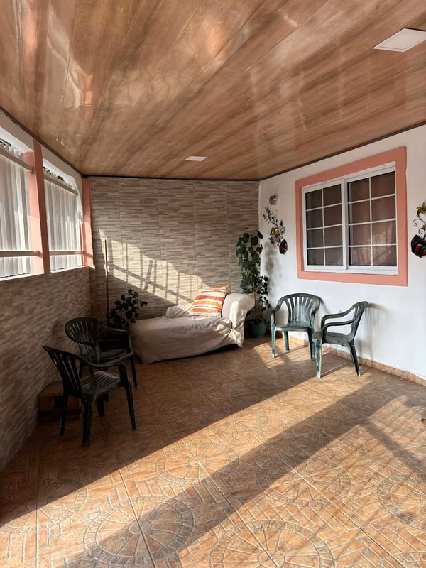 ¡OPORTUNIDAD ÚNICA! CASA REMODELADA EN ALTOS DEL CRISOL (CAMRO)