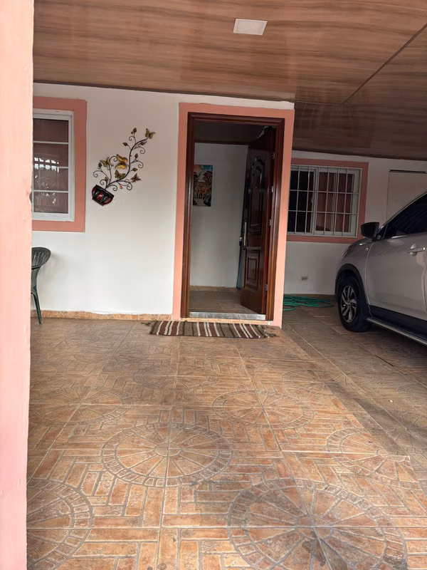 ¡OPORTUNIDAD ÚNICA! CASA REMODELADA EN ALTOS DEL CRISOL (CAMRO)