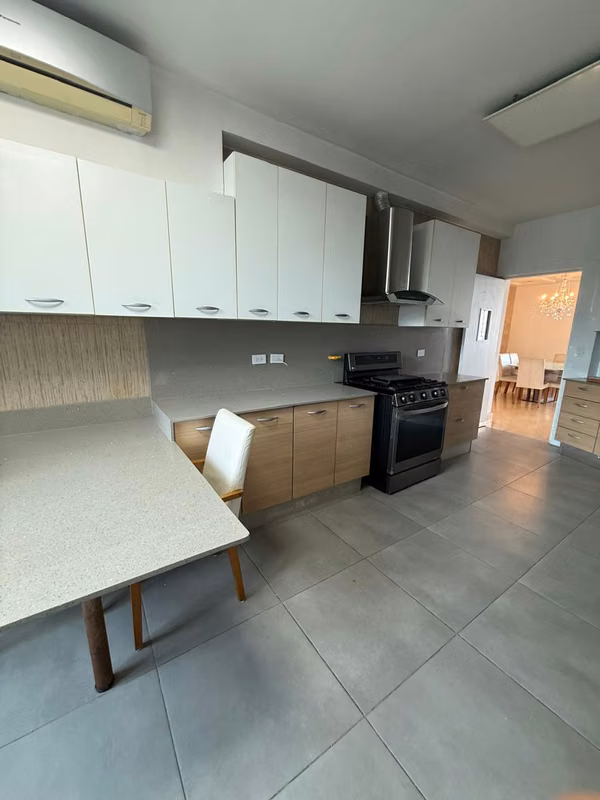 VENTA O ALQUILER de Apto en PH TORRE DEL PARQUE, Paitilla