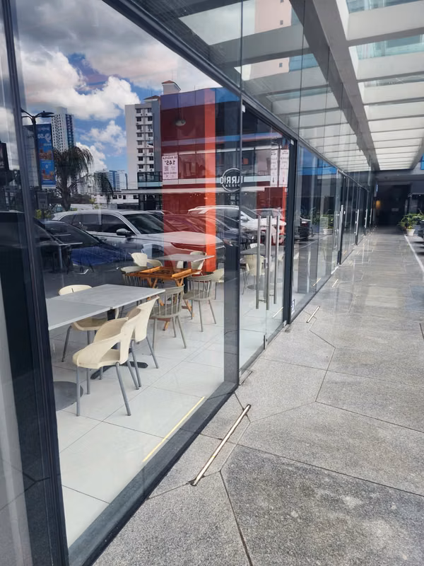 LOCAL RESTAURANTE GAS  PB EXELENTE VISUAL PLAZA COMERCIAL VIA PORRAS 160 MTS 150 ESTACIONAMIENTOS