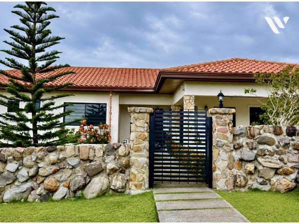 SE VENDE CASA EN HACIENDA LOS MOLINOS - ALTO BOQUETE