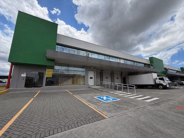 Warehouse for Sale Don Bosco Zona Uno | Investment or Owner-User | 1,141 m²