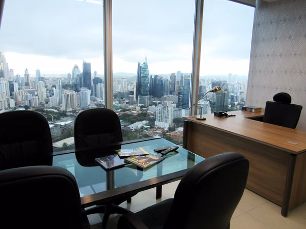 OFICINA PRIVADA VIP FULL AMOBLADA CON VISTA AL MAR Y A LA CIUDAD