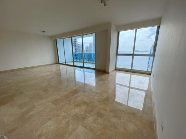 Apartamento con Vista al Mar en Alquiler en Marbella en PH Marabierto