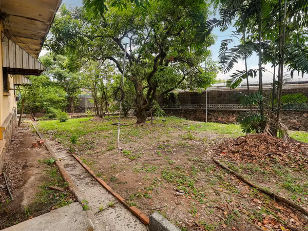 Land for sale with construction on theTransístmica