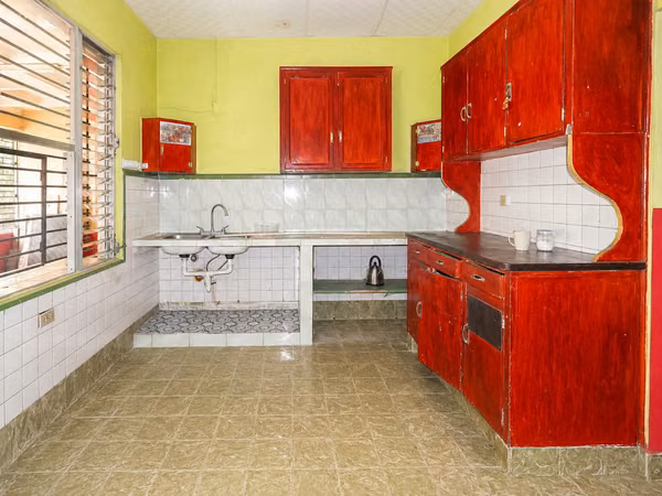 Land for sale with construction on theTransístmica