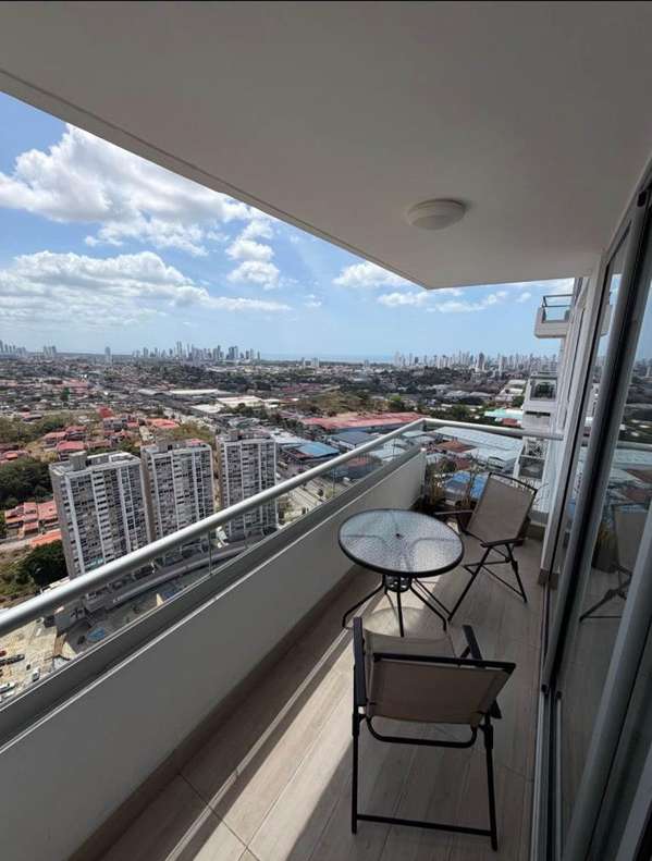 Hermoso Apartamento en Tumba Muerto! PH Greenwood!