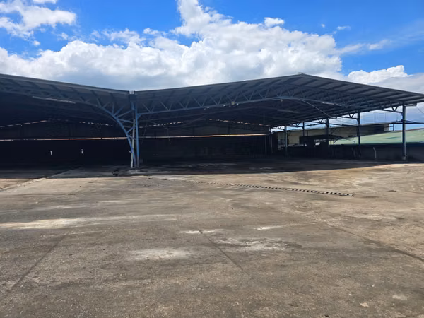 Warehouse for rent in Villa Grecia, 2,900 square meters, negotiable.