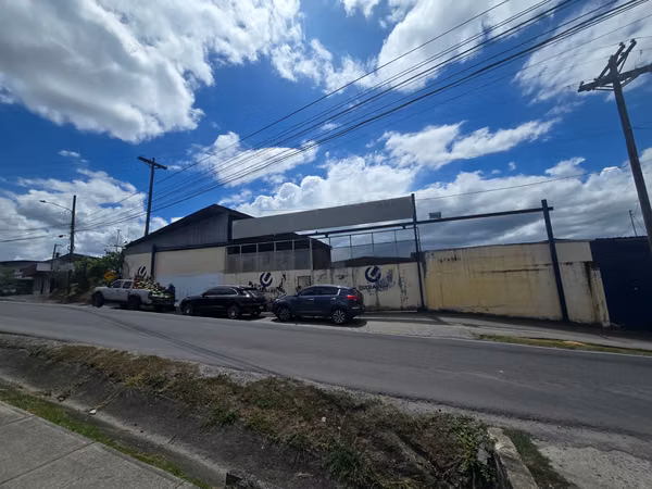 Warehouse for rent in Villa Grecia, 2,900 square meters, negotiable.
