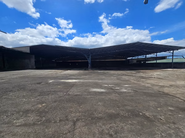 Warehouse for rent in Villa Grecia, 2,900 square meters, negotiable.