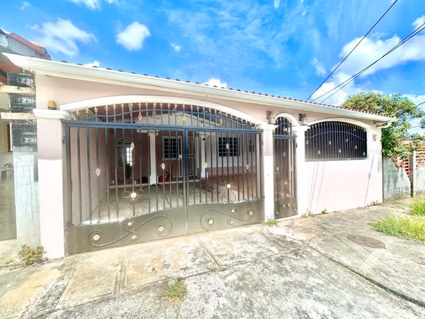 For sale in Valle Dorado, La Chorrera ID 26239