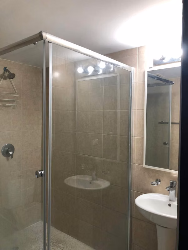I rent 3 bedrooms in a Premium PH - Semi furnished - Near Omar Park