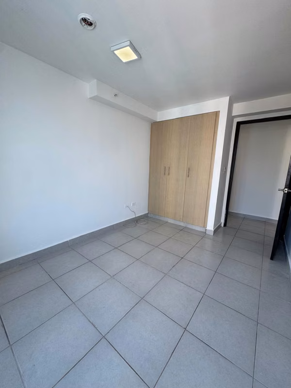 I rent 3 bedrooms in a Premium PH - Semi furnished - Near Omar Park
