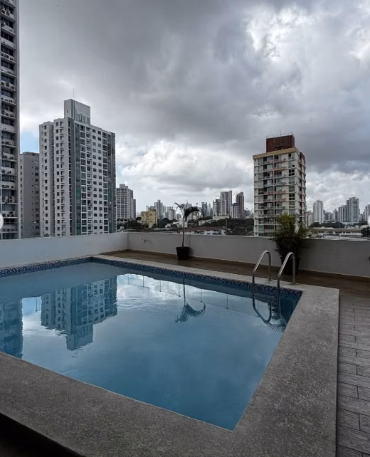 I rent 3 bedrooms in a Premium PH - Semi furnished - Near Omar Park