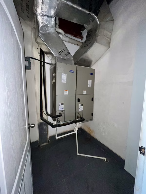 Alquiler de Local Comercial de 100 m2 | San Francisco, Plaza 66