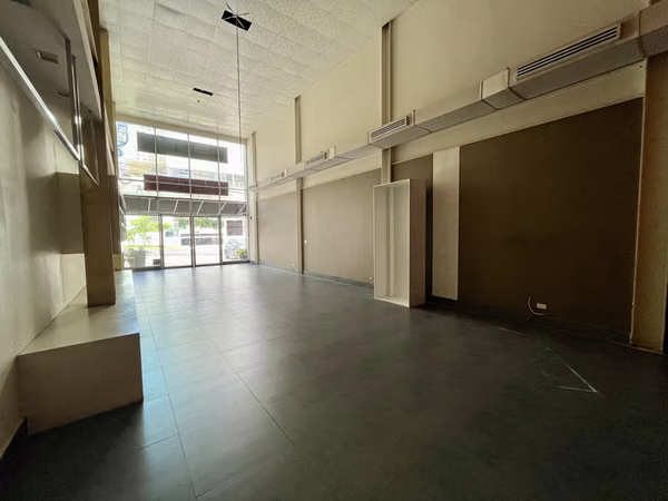 Alquiler de Local Comercial de 100 m2 | San Francisco, Plaza 66