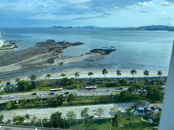 Dos recámaras, avenida Balboa totalmente amueblado