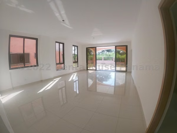 House for Sale in Clayton CCO