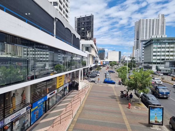 Venta de Local Comercial en Vía España, Plaza Concordia, 192m²