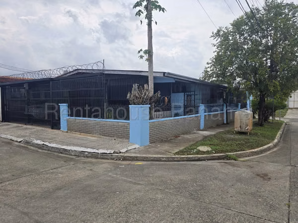 Se Vende Casa en Parque Lefevre MDV26-7847