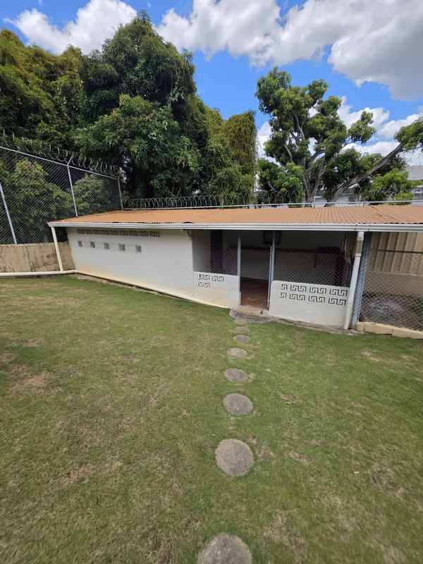House for Sale, walking distance to Subway