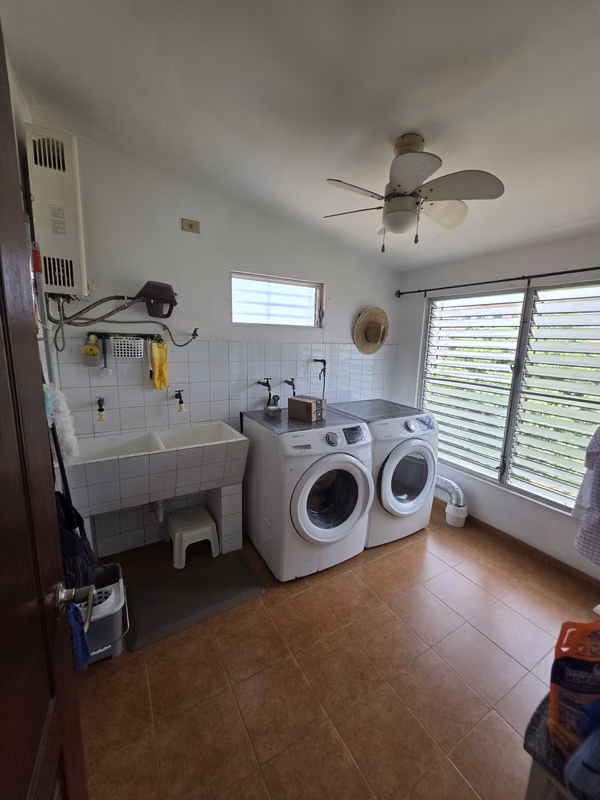 House for Sale, walking distance to Subway