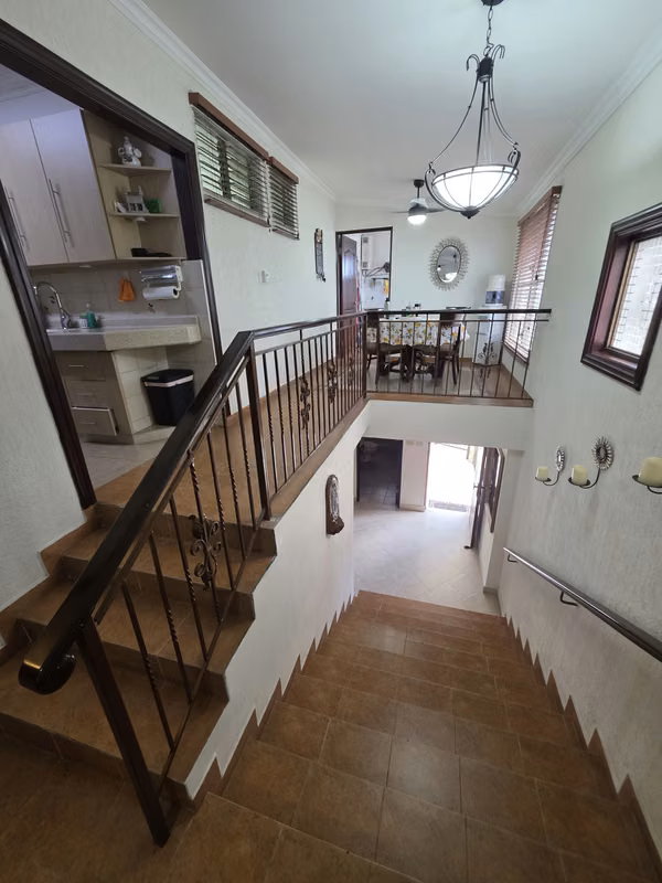 House for Sale, walking distance to Subway