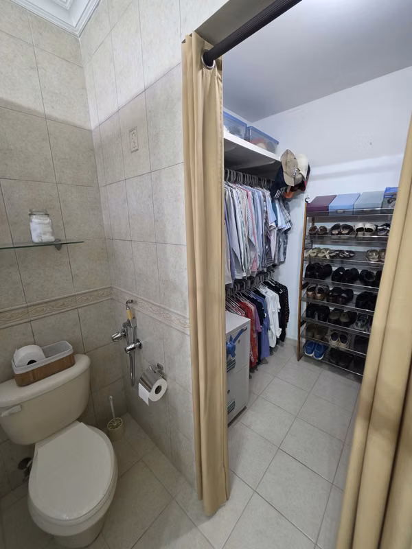 House for Sale, walking distance to Subway