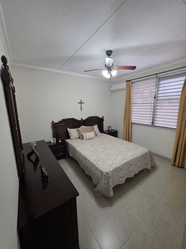 House for Sale, walking distance to Subway