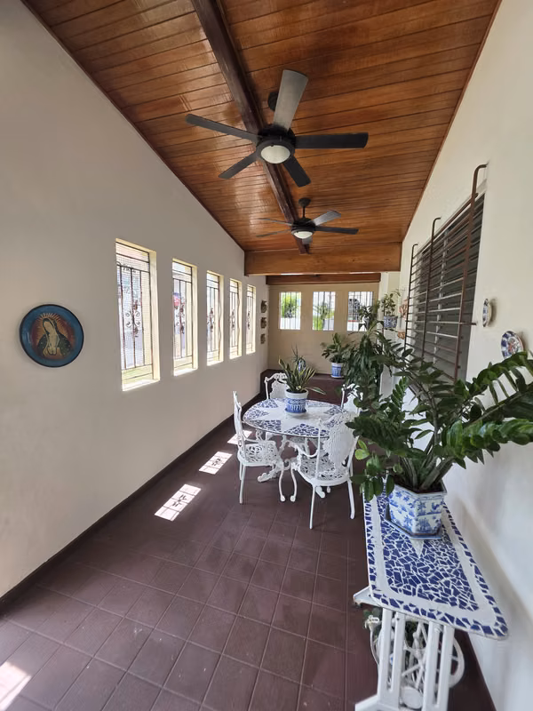 House for Sale, walking distance to Subway