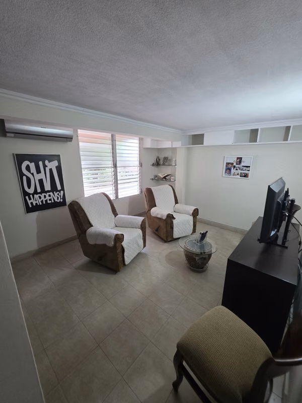 House for Sale, walking distance to Subway