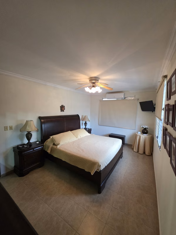 House for Sale, walking distance to Subway