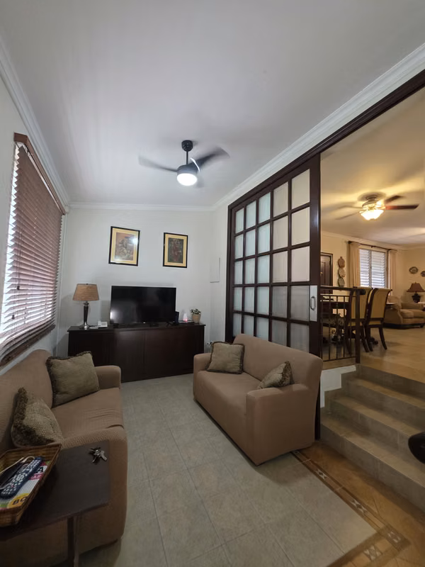 House for Sale, walking distance to Subway