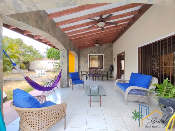 Comfortable 4-Bedroom Home with Private Pool in Coloncito, Minutes to Coronado