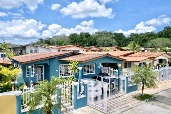 Brisas del Golf Home | 300 m², Prime Location ID 25955
