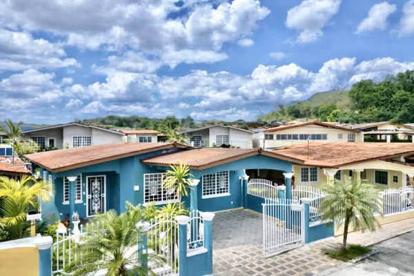 Brisas del Golf Home | 300 m², Prime Location ID 25955