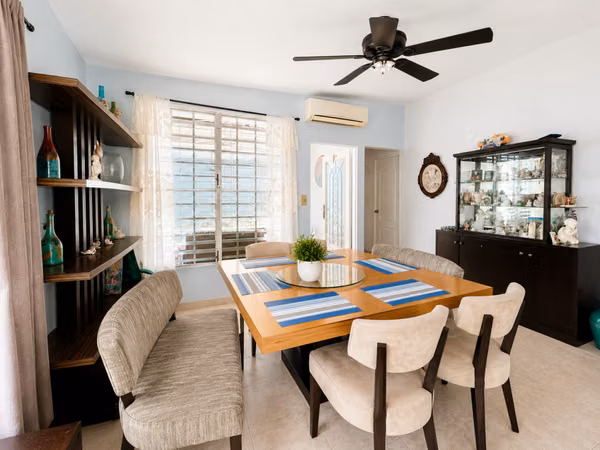 Brisas del Golf Home | 300 m², Prime Location ID 25955