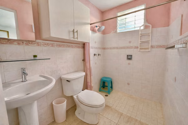 Brisas del Golf Home | 300 m², Prime Location ID 25955