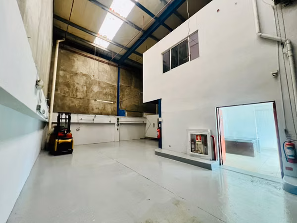 Galera ofi bodega en venta por inversión en Las Mañanitas