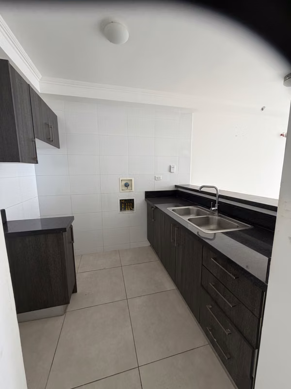 Venta de Apartamento ideal para invertir en Edificio Sky Point Tumba Muerto