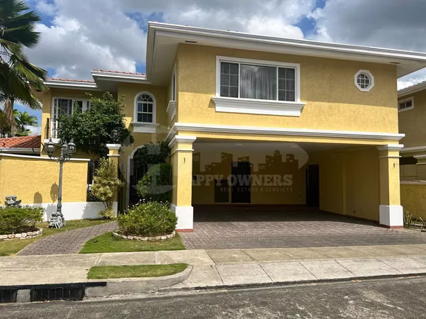 Urbanización PH Costa Dorada – Casa en Venta