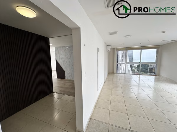 BALBOA AVENUE... SEA VIEW... 100 M2... 2 PARKING... 2 BATHROOMS... REMODELED