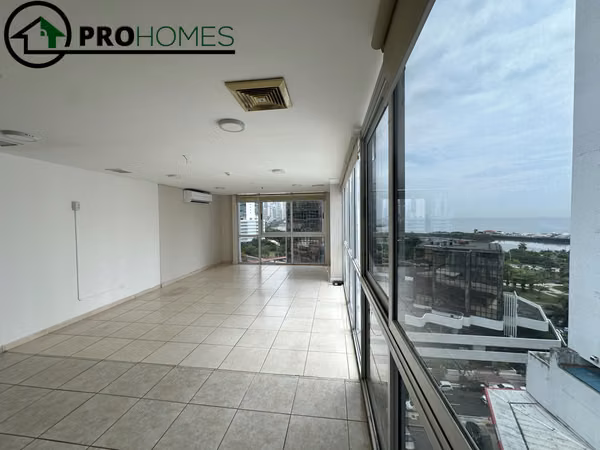 BALBOA AVENUE... SEA VIEW... 100 M2... 2 PARKING... 2 BATHROOMS... REMODELED