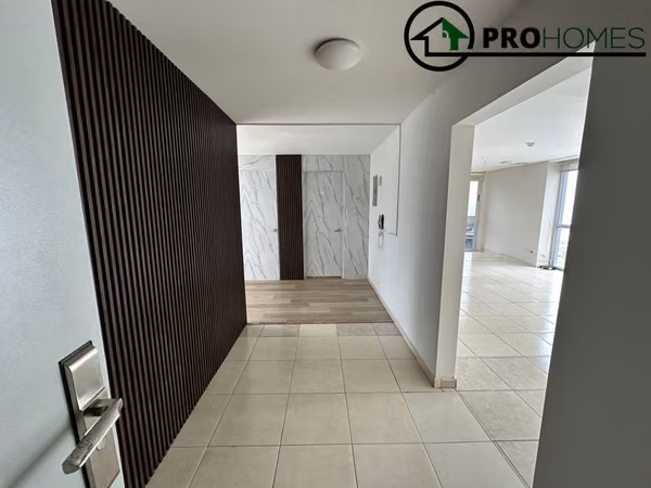 BALBOA AVENUE... SEA VIEW... 100 M2... 2 PARKING... 2 BATHROOMS... REMODELED