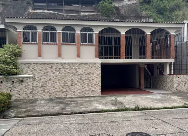 House for Rent for Commercial Use in Bethania – Very Central Location